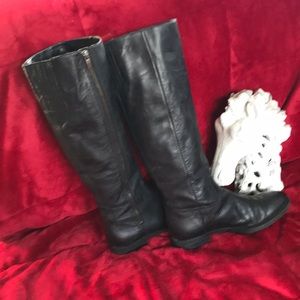 Black leather boots size 7 ! Great condition😀